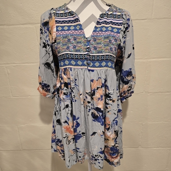 Umgee Dresses & Skirts - Umgee Floral Boho Baby Doll Dress V Neck Mini Balloon 3/4 Sleeves Size Small.